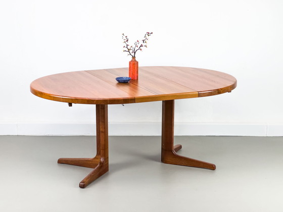 Image 1 of Deense ronde teakhouten eettafel met verlengstuk, 1970S