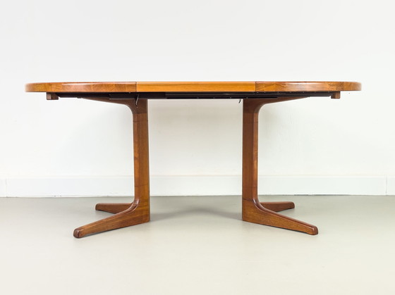 Image 1 of Deense ronde teakhouten eettafel met verlengstuk, 1970S