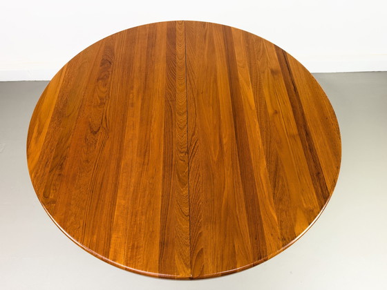 Image 1 of Deense ronde teakhouten eettafel met verlengstuk, 1970S