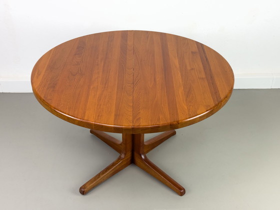 Image 1 of Deense ronde teakhouten eettafel met verlengstuk, 1970S