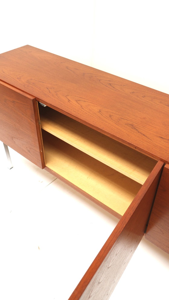 Image 1 of Groot vintage palissander dressoir gemaakt in de jaren '60
