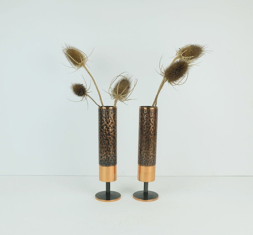 set van 2 koperen VASES met voet brutalistisch minimalistisch ontwerp 1960