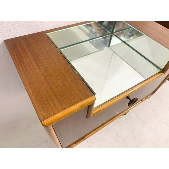 Image 1 of Paar Italiaanse mid-century nachtkastjes van hout en glas, 1950