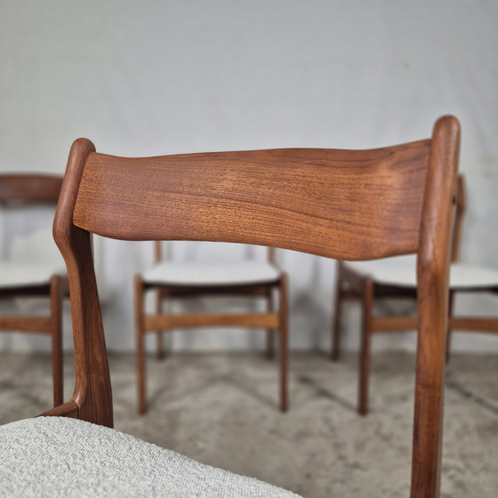 Image 1 of 4 vintage Deense eetkamerstoelen jaren 60 teak Bouclé 60s