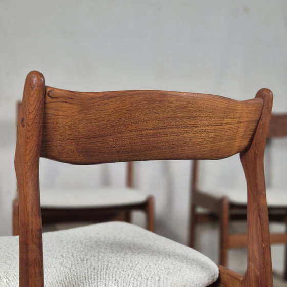 Image 1 of 4 vintage Deense eetkamerstoelen jaren 60 teak Bouclé 60s