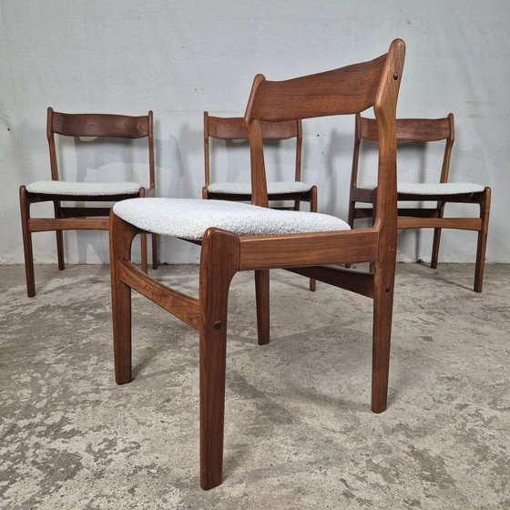 Image 1 of 4 vintage Deense eetkamerstoelen jaren 60 teak Bouclé 60s