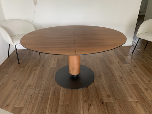 Leolux Tafel 586 Calbuco uitschuifbaar