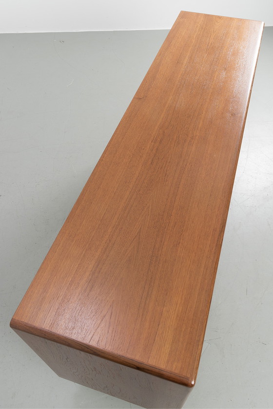 Image 1 of Dyrlund dressoir