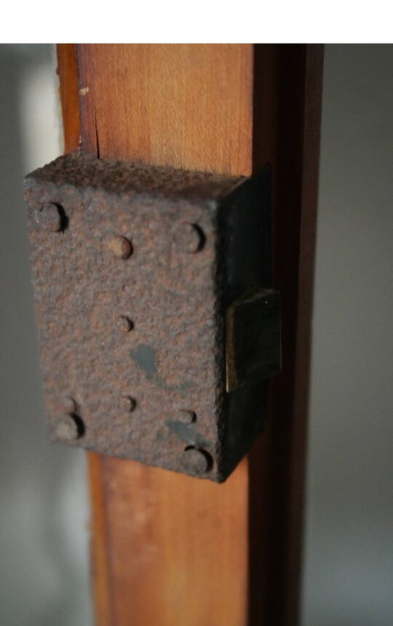 Image 1 of Massief notenhouten vitrinekast uit midden 20e eeuw