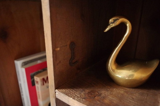 Image 1 of Massief notenhouten vitrinekast uit midden 20e eeuw