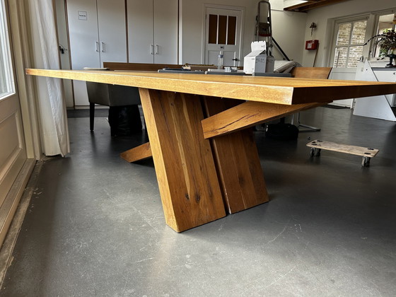 Image 1 of Massief Eiken Tafel Met Bijzondere Poot