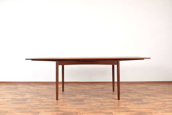 Image 1 of Mid Century Deense Teakhouten uitschuifbare eettafel, 1960S.