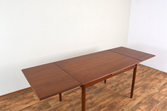 Image 1 of Mid Century Deense Teakhouten uitschuifbare eettafel, 1960S.