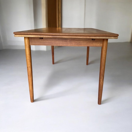 Image 1 of Set van 6 teakhouten stoelen Arne Wahl Iversen "Gs 60" met uitschuifbare tafel