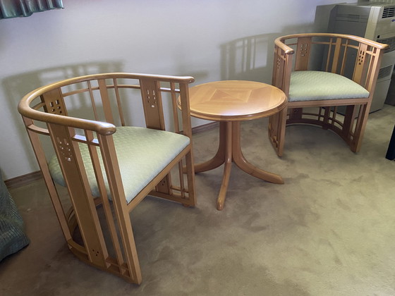 Image 1 of Giorgetti kleine ronde tafel + 2x kersenhouten stoelen