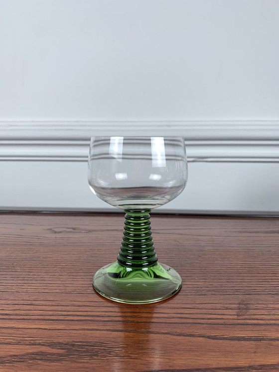 Image 1 of Set van 6 groene glazen met steel