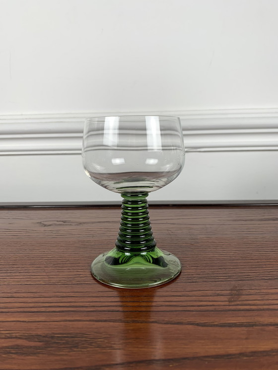 Image 1 of Set van 6 groene glazen met steel