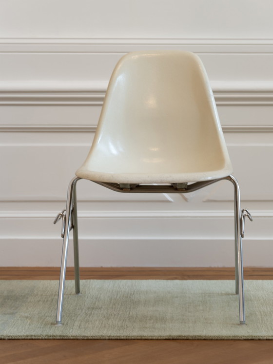 Image 1 of 4x Vitra Eames stoelen van glasvezel