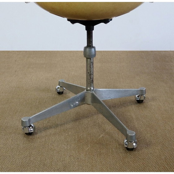 Image 1 of Vintage fiberglas draaistoel van Charles en Ray Eames voor Herman Miller, 1970