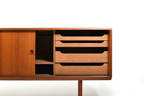 Image 1 of Eikenhouten dressoir uit het midden van de eeuw, 1960