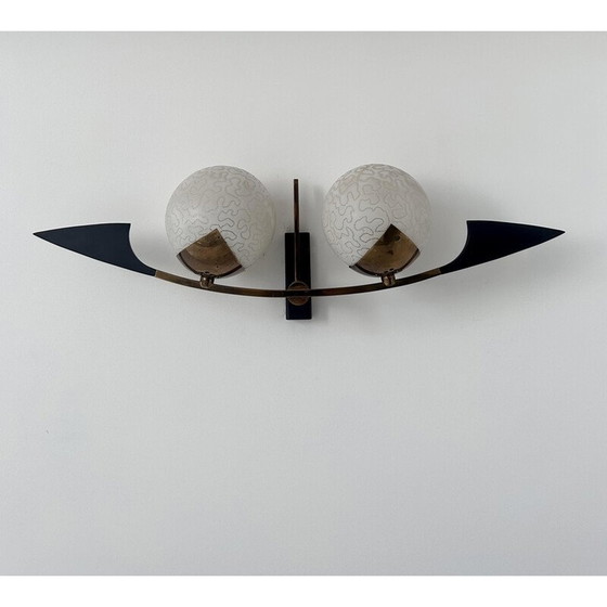 Image 1 of Vintage wandlamp in messing en opaline glas voor Arlus, Frankrijk 1960