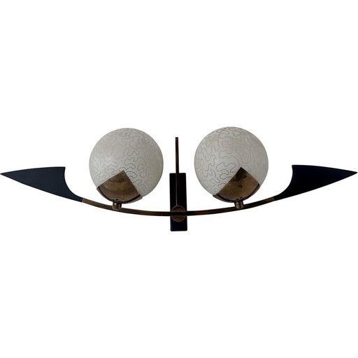 Vintage wandlamp in messing en opaline glas voor Arlus, Frankrijk 1960