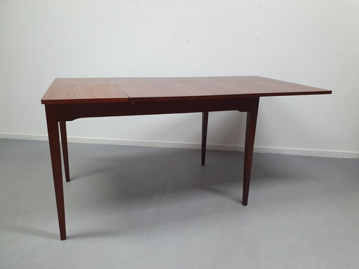 Mid-Century tafel van Topform. Eettafel uitschuifbaar.