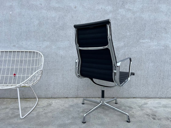 Image 1 of Vitra Eames Ea108 Lederen Stoel 