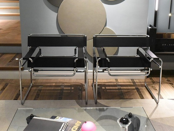 Image 1 of Knoll Wassily B3 2 Nieuwe-Ongebruikte Zwart Leren Fauteuils Door Marcel Lajos Breuer