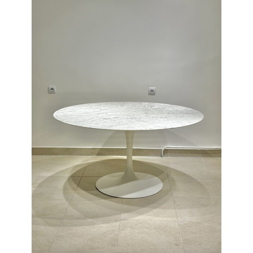 Knoll Tulp tafel 137cm in marmer