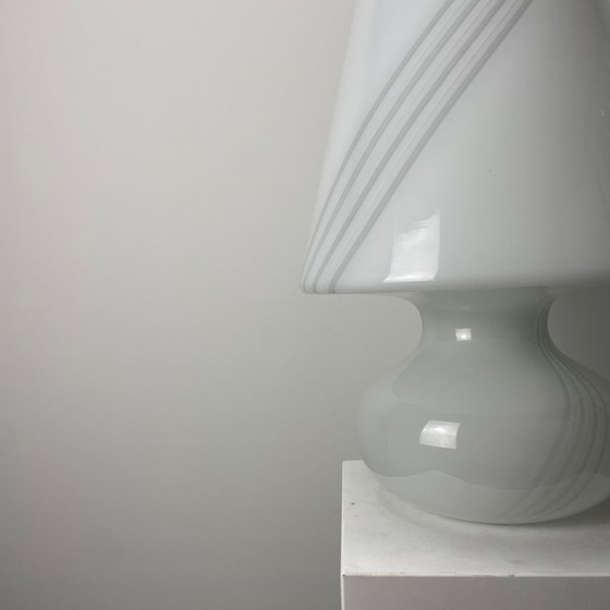 Image 1 of Grote Italiaanse Murano glazen paddestoel tafellamp 1960