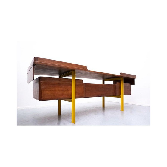 Image 1 of Italiaans houten bureau in walnoot uit de Mid Century, jaren 1960