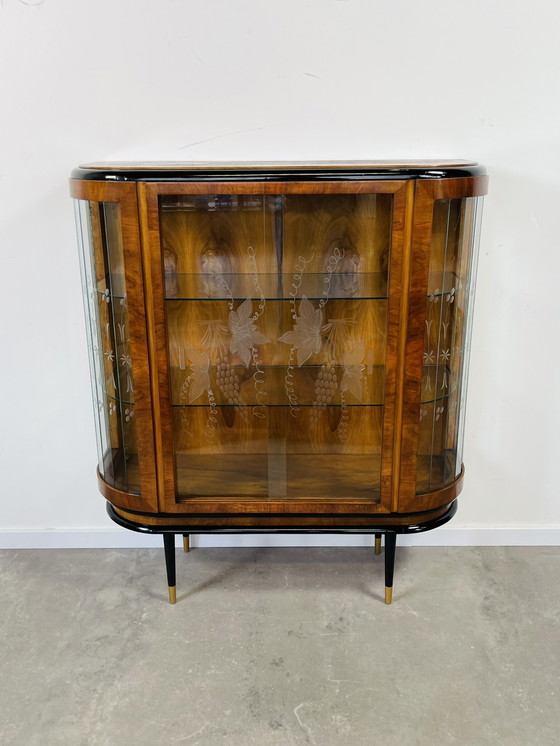 Image 1 of Art deco vitrine met zwarte elementen en glaslatten