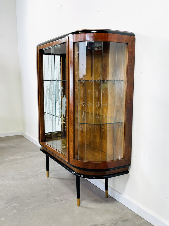 Image 1 of Art deco vitrine met zwarte elementen en glaslatten