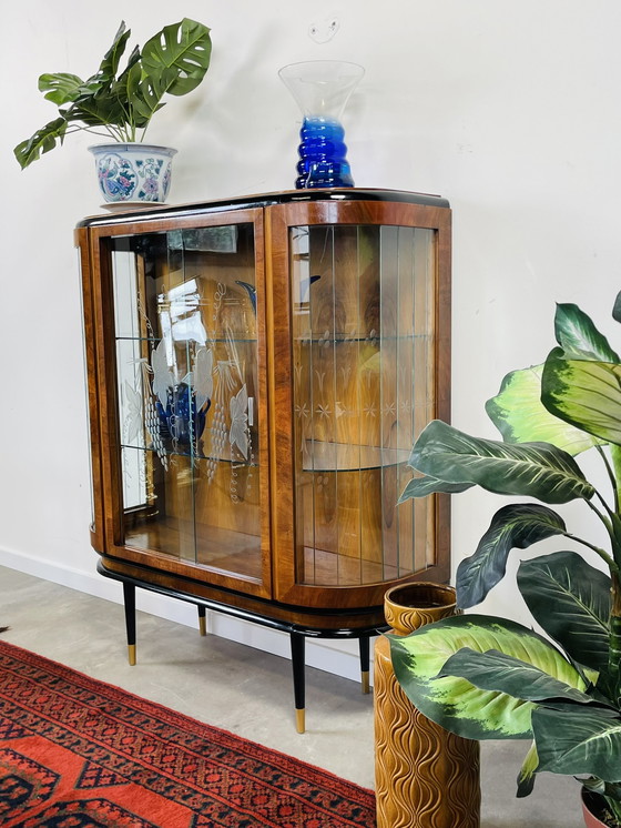 Image 1 of Art deco vitrine met zwarte elementen en glaslatten