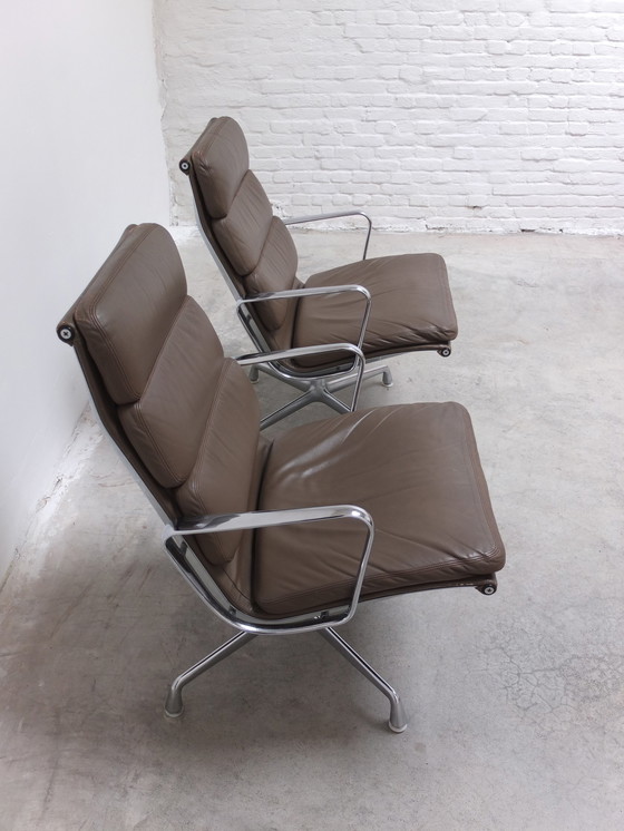 Image 1 of 2x Eames EA216 Herman Miller Draaibare Lounge Stoel