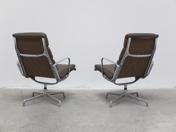 Image 1 of 2x Eames EA216 Herman Miller Draaibare Lounge Stoel