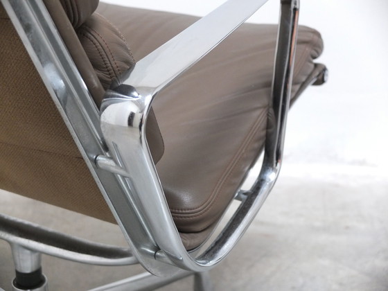 Image 1 of 2x Eames EA216 Herman Miller Draaibare Lounge Stoel