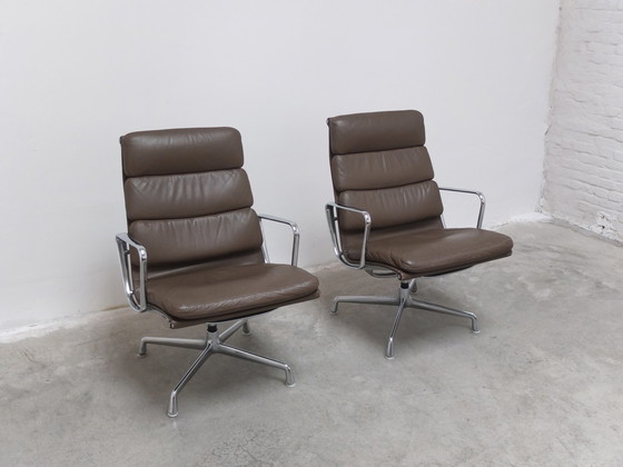 Image 1 of 2x Eames EA216 Herman Miller Draaibare Lounge Stoel