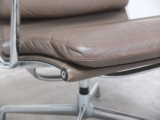 Image 1 of 2x Eames EA216 Herman Miller Draaibare Lounge Stoel