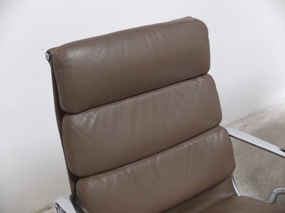 Image 1 of 2x Eames EA216 Herman Miller Draaibare Lounge Stoel