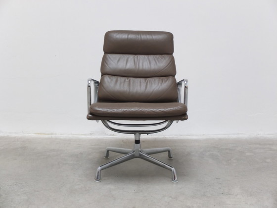 Image 1 of 2x Eames EA216 Herman Miller Draaibare Lounge Stoel