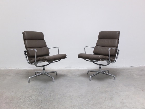 Image 1 of 2x Eames EA216 Herman Miller Draaibare Lounge Stoel