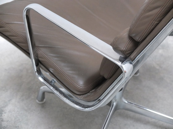 Image 1 of 2x Eames EA216 Herman Miller Draaibare Lounge Stoel