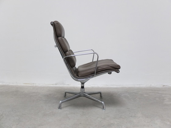 Image 1 of 2x Eames EA216 Herman Miller Draaibare Lounge Stoel