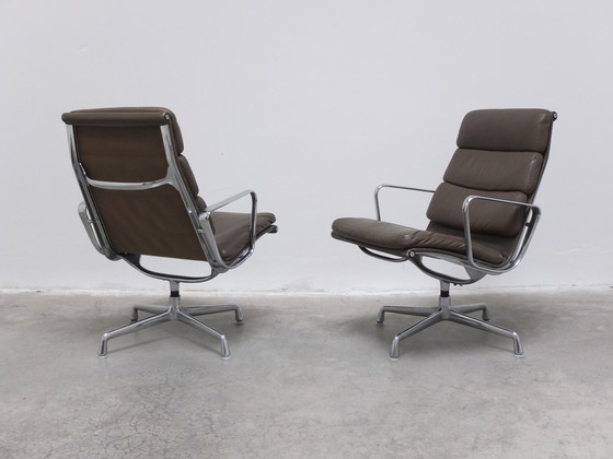 Image 1 of 2x Eames EA216 Herman Miller Draaibare Lounge Stoel