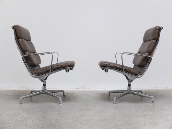 Image 1 of 2x Eames EA216 Herman Miller Draaibare Lounge Stoel