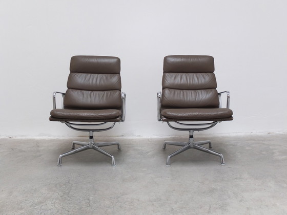 Image 1 of 2x Eames EA216 Herman Miller Draaibare Lounge Stoel