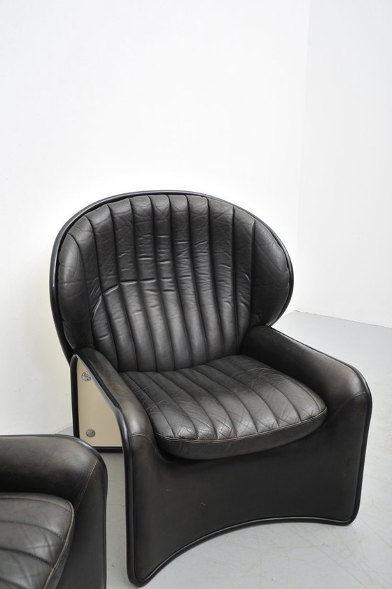 Image 1 of André Vandenbeuck Fauteuil Lotos Wit Zwart 1971