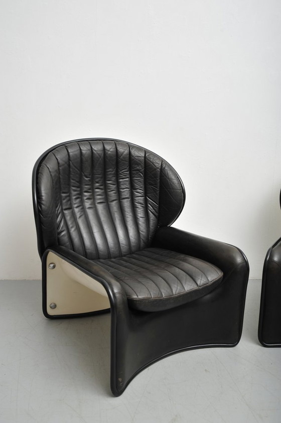 Image 1 of André Vandenbeuck Fauteuil Lotos Wit Zwart 1971